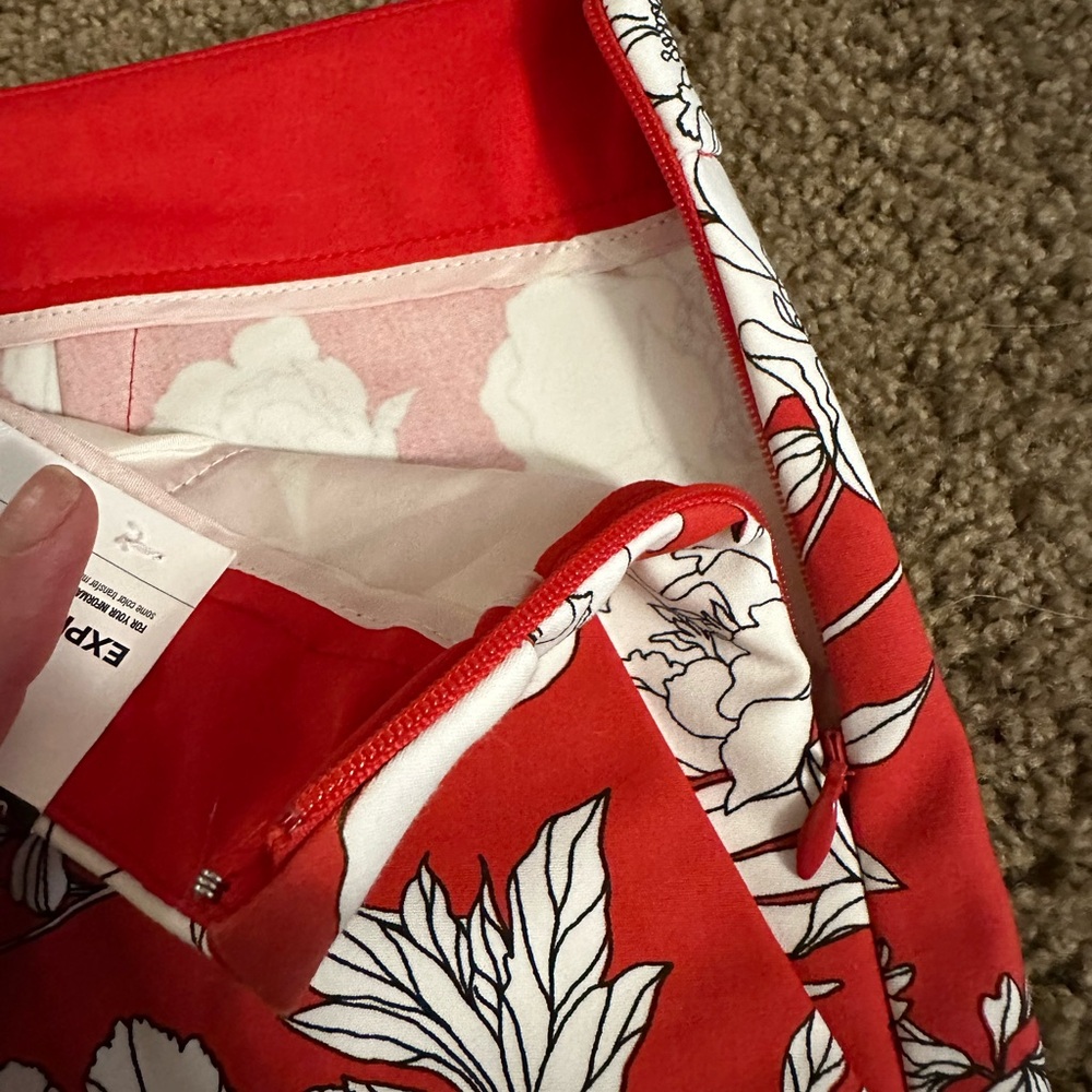 Express Red and White Floral Shorts - Picture 4 of 7
